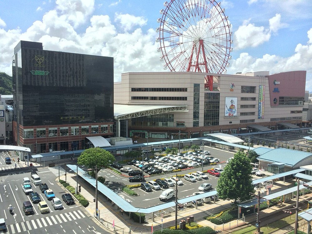 上から見た鹿児島中央駅と駅前広場